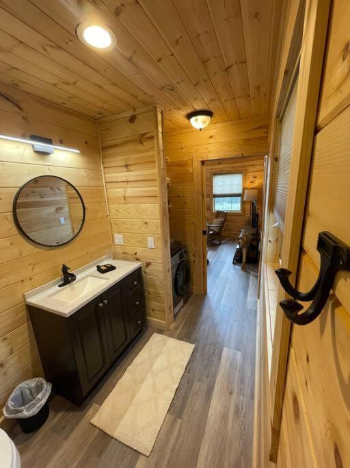 Cozy 1 Bedroom Cabin In The Heart Of Jonesborough מראה חיצוני תמונה